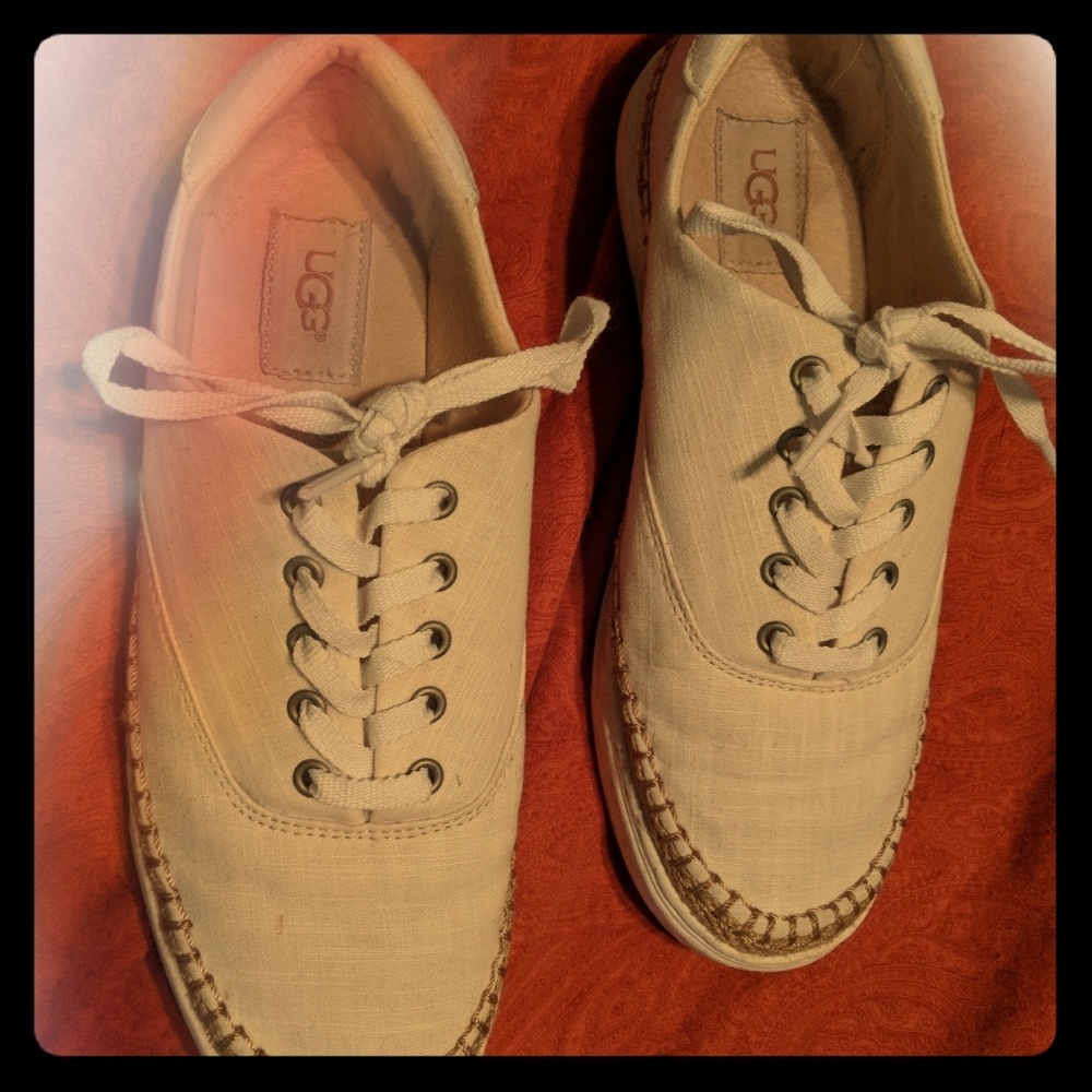 UGG Eyan 2 Women's Life Style Shoe white